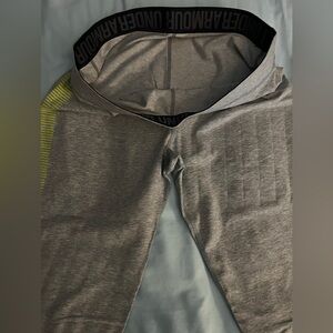 Under Armour women’s work out pants (L)